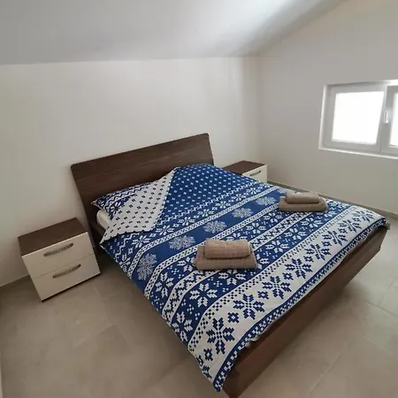 Victoria Apartment *