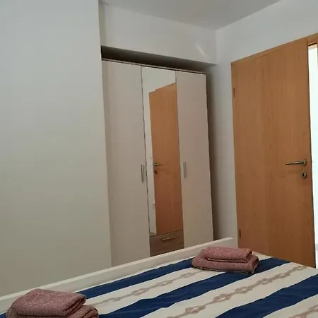 Victoria Apartment *